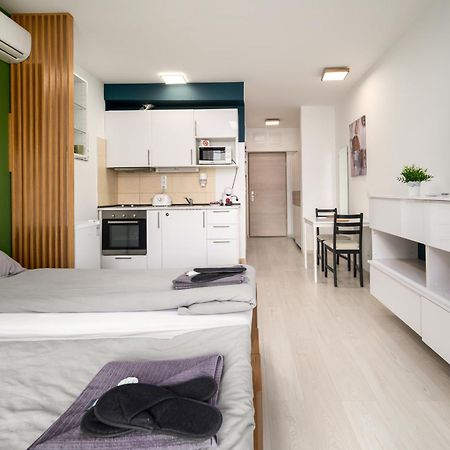 Atrium Residence Deluxe Suite-Free Parking Garage Same Building Budapest Exterior foto